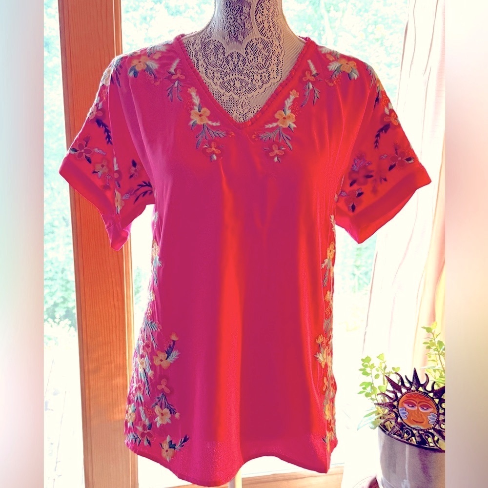 🚩🆕 NWT ANDREE BY UNIT Pink embroidered Blouse.Size:Small